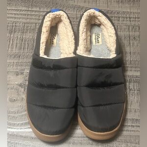 Dearfoams Black Slippers with Cream Lining